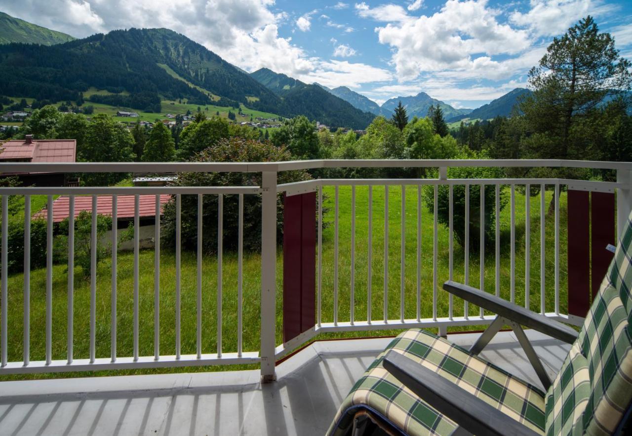 Hotel Bellevue Riezlern Bagian luar foto