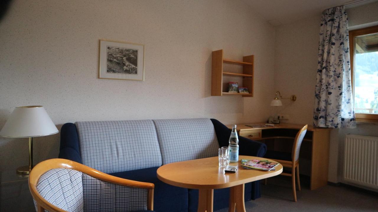Hotel Bellevue Riezlern Bagian luar foto