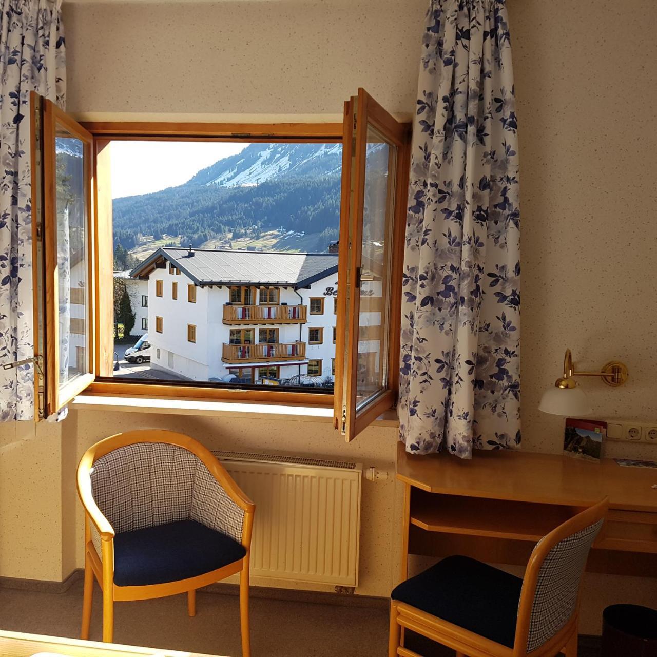 Hotel Bellevue Riezlern Bagian luar foto